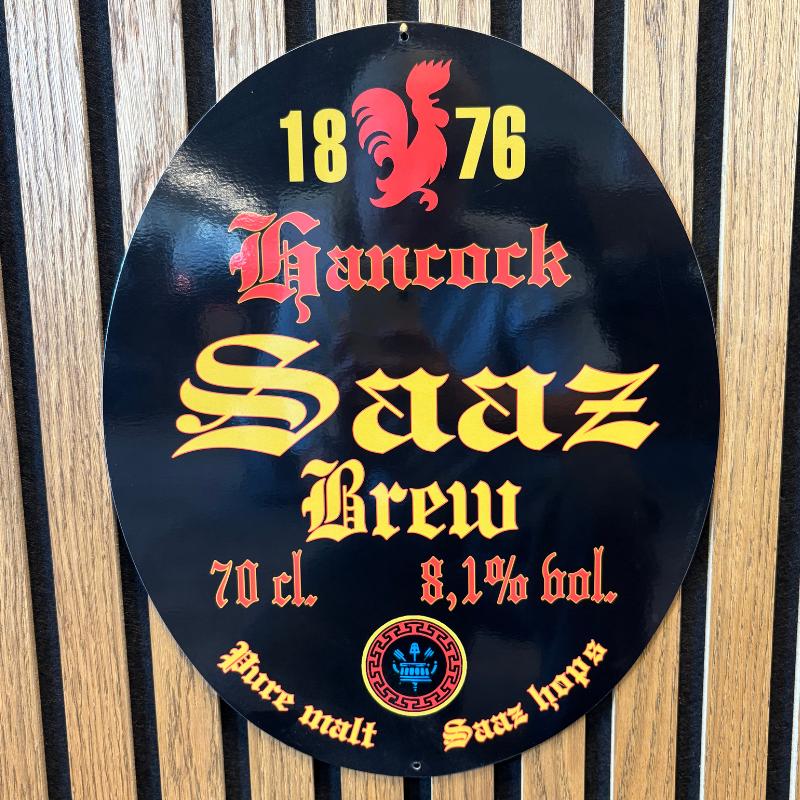 Metal skilt med Saaz Brew etiket