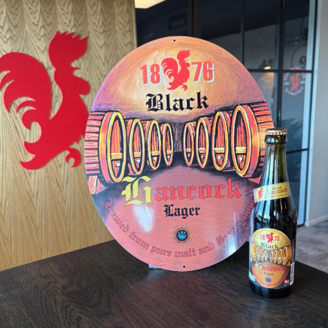 Metal skilt med Black etiket