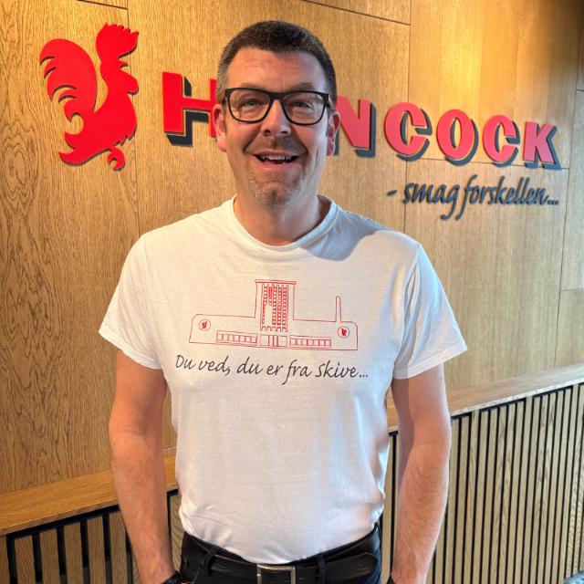 Hvid T-shirt med Hancock bygning