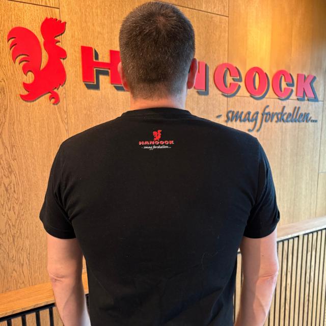 Sort T-shirt med Hancock bygning